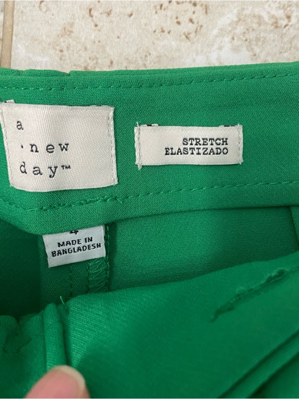 A NEW DAY Bright Green Shorts NWT Stretch Midi Size 4 - Picture 2 of 5
